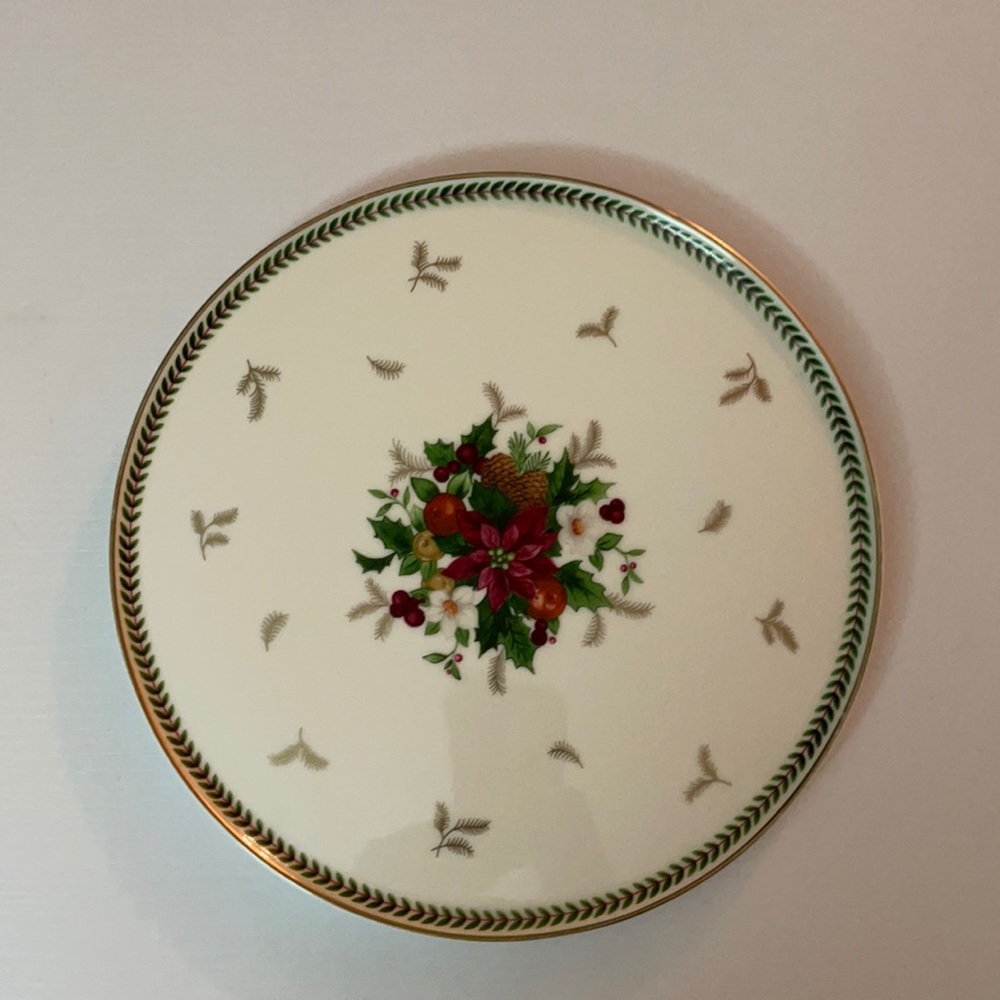 Mikados Holiday Delight cake plate